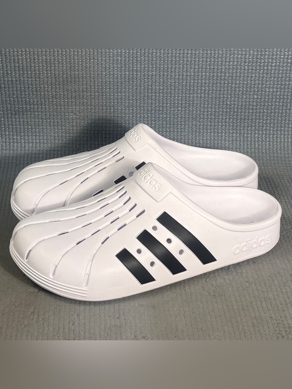 adidas Adilette Clogs Slide Sandals Men’s Size 7